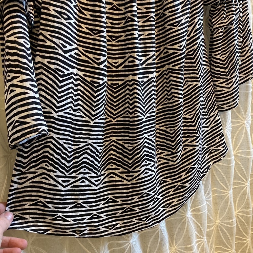 WHBM Aztec Pattern Blouse - Picture 6 of 13